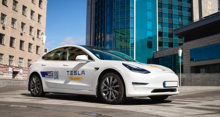 Донат на 500 гривен за электрокар Tesla: Фонд Дениса Парамонова проводит акцию в поддержку больниц