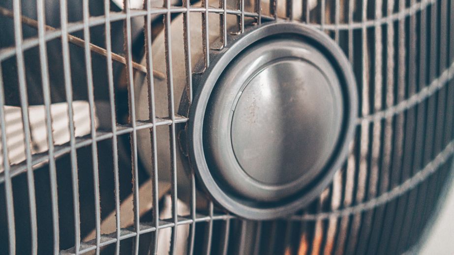 У Камʼянському чоловік відлупцював знайому вентилятором