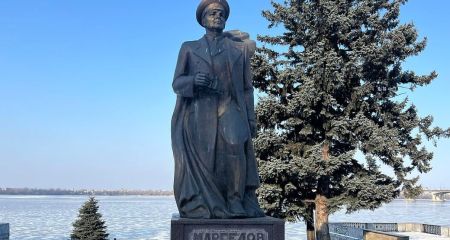 В Днепре был демонтирован памятник Василию Маргелову на Сичеславской Набережной