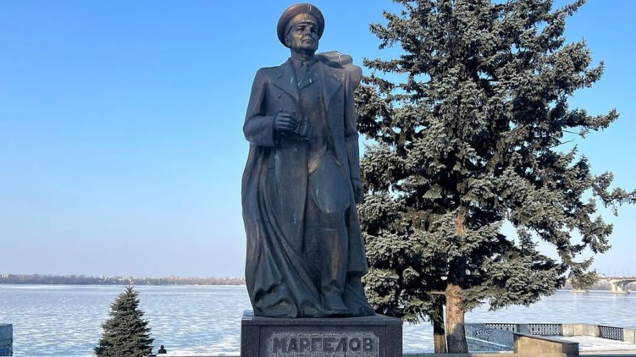 У Дніпрі демонтували пам'ятник Василю Маргелову на Січеславській Набережній