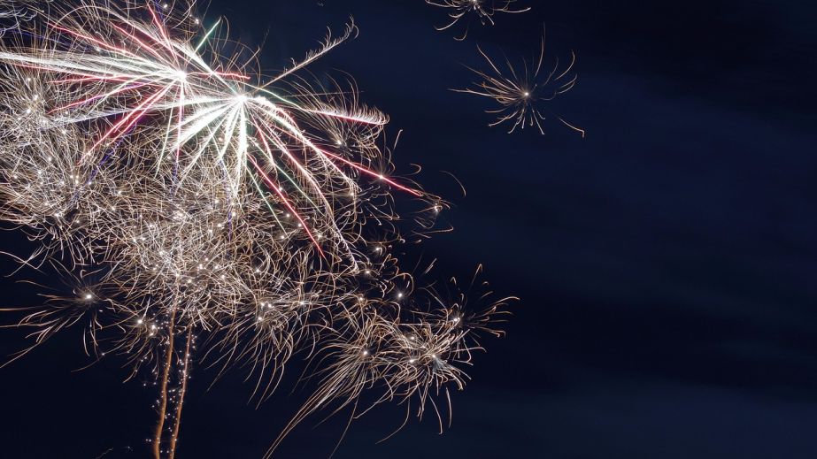 У прифронтовому Нікополі хулігани знову запустили феєрверк