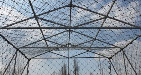 Война становится ближе: на Днепропетровщине накрыли антидроновыми сетями 150 километров дорог (ВИДЕО)