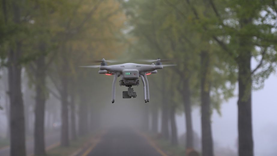 В сети появились кадры попадания дрона в дом в Никополе (ВИДЕО)