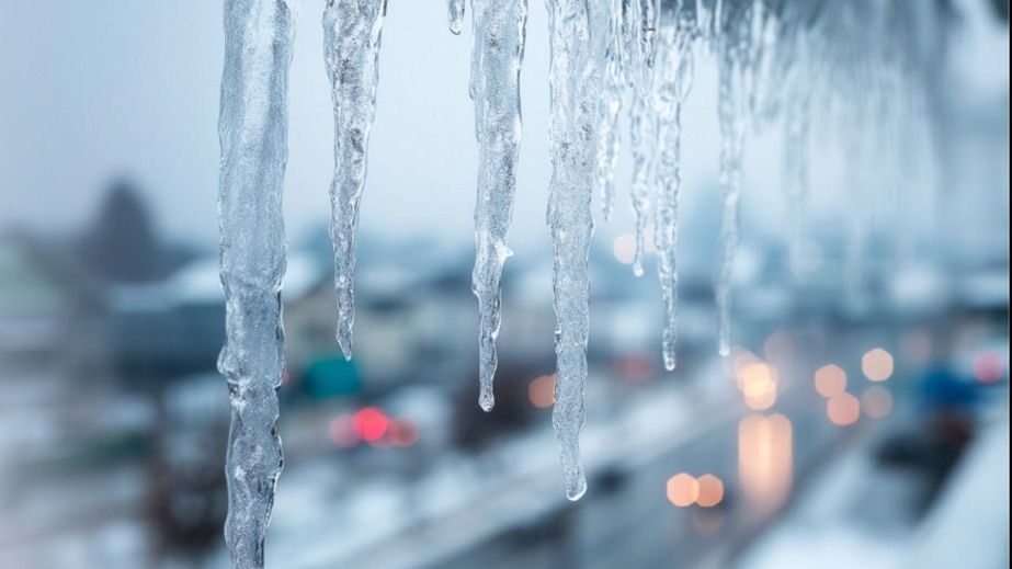 Сосулька упала на авто: алгоритм действий, чтобы возместить ущерб