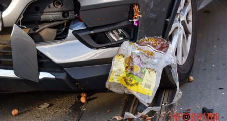 Збив жінку поблизу пішохідного: у Дніпрі на Михайла Грушевського сталася аварія (ФОТО, ВІДЕО)