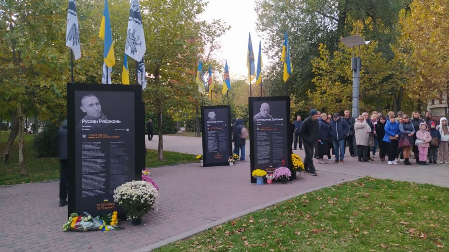 В Днепре в Сквере Героев обновили мемориал погибшим защитникам (ФОТО, ВИДЕО)