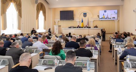 Деньги для военных и поддержка прифронтовых общин: за что голосовали на сессии Днепропетровского облсовета (ВИДЕО)
