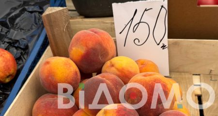 Звідки і в яку ціну фрукти на ринках і у супермаркетах Дніпра (ФОТО)