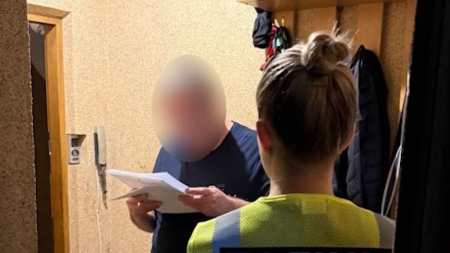 Директор коммунального предприятия в Днепропетровской области выплатил сыну и неработающим подчиненным зарплаты на 5,8 млн грн