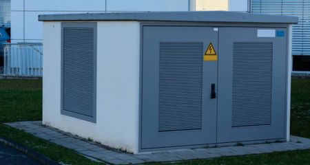 В Днепре посреди многоэтажек горел трансформатор (ВИДЕО)