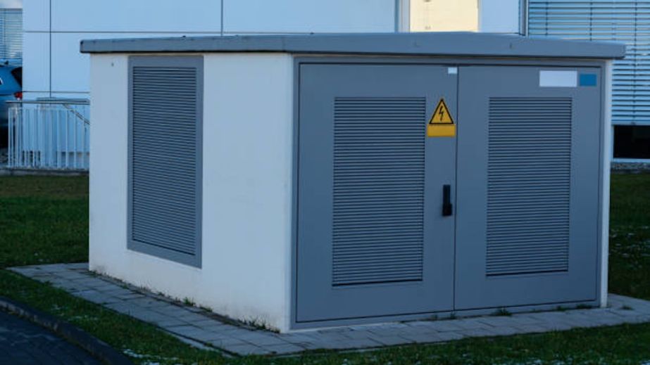 У Дніпрі посеред багатоповерхівок горів трансформатор (ВІДЕО)