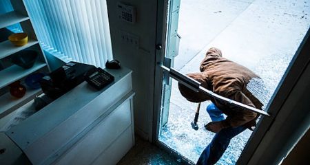 Військові на Дніпропетровщині затримали банду мародерів, які грабували будинки та викрали авто ЗСУ (ВІДЕО)
