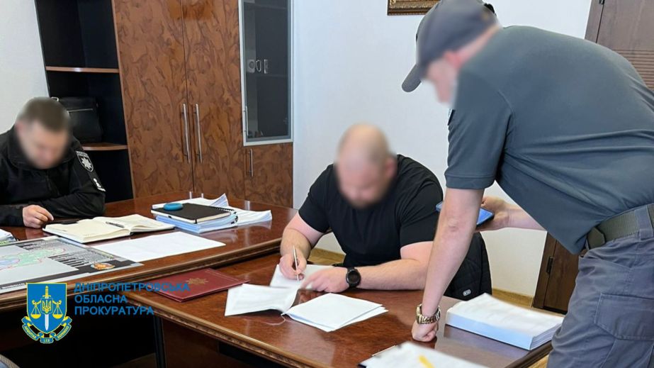 На Дніпропетровщині поліцейський начальник збагатився на 14 мільйонів і приховав статки