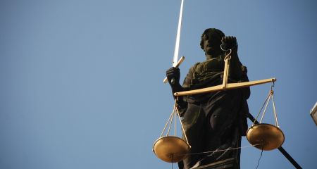 Суд визнав протиправними дії Криворізької міськради щодо відхилення петиції про "холодомор"