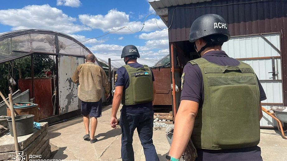 На Нікопольщині на приватному подвір'ї впав касетний боєприпас (ФОТО)