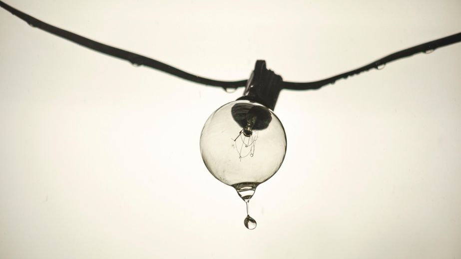 Забудьте про графіки: на Дніпропетровщині знову застосували аварійні відключення світла