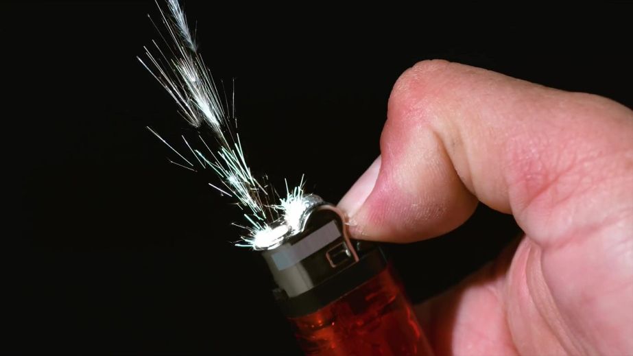 У Дніпрі 18-річний хлопець спалив пошту і банк заради наживи (ФОТО)