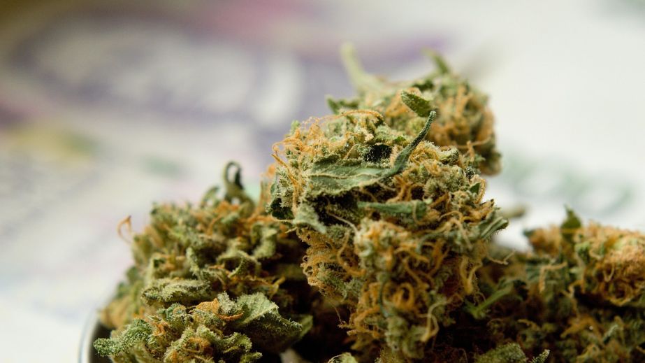 Підозрювали у грабежі, а спіймали з наркотиками: у Дніпрі затримали злочинця (ФОТО)