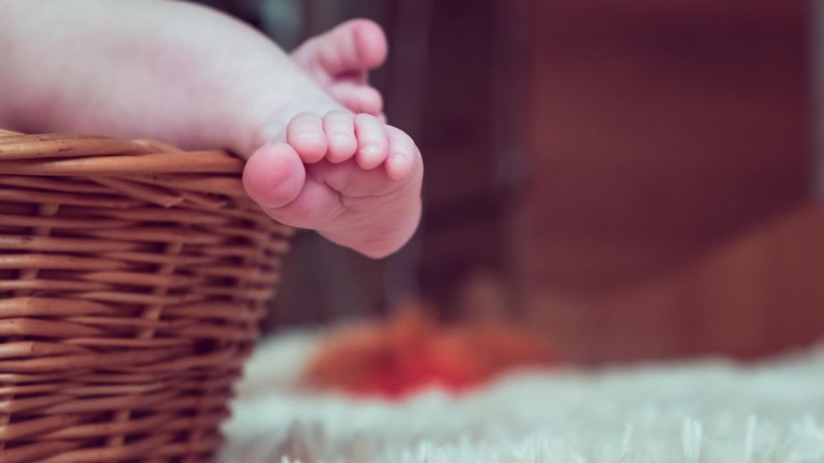 Майже нічия: за добу 16 лютого у Дніпрі народилися 15 малюків