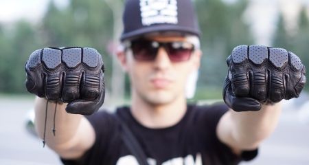 Сварка через світло фар переросла у побоїще: у Кам'янському байкери жорстоко побили чоловіка та жінку (ВІДЕО)