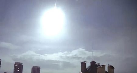 Неизвестная вспышка в небе над Днепром ночью 1 мая попала на камеры наблюдения