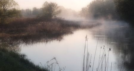 Пара йде від води: як у Кривому Розі опалюють річку (ВІДЕО)