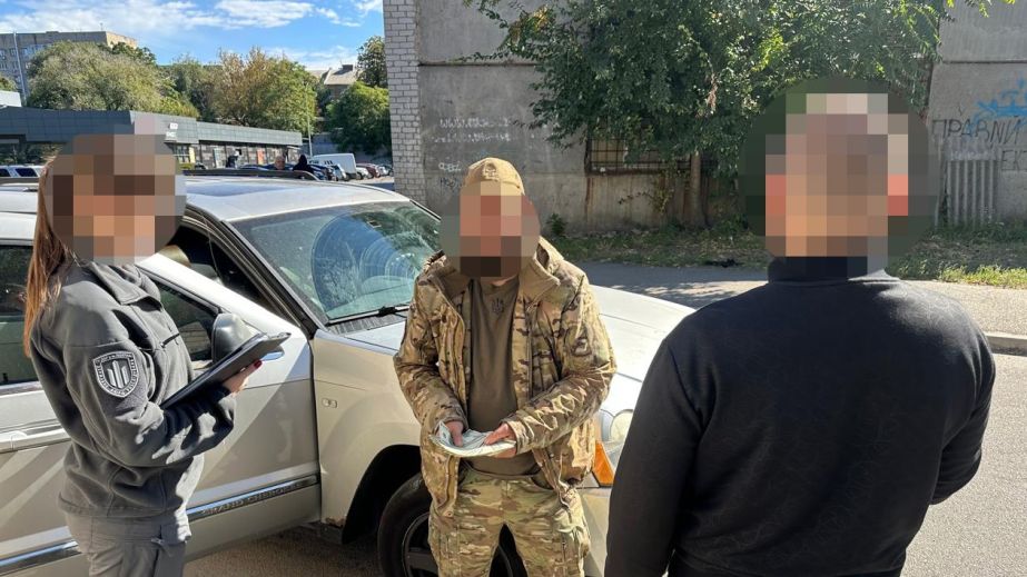 На Дніпропетровщині солдат намагався стати "невидимкою" та підкупити комбата (ФОТО)