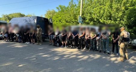 Затримали майже 50 людей: мешканці Дніпропетровщини серед інших намагалися втекти за кордон на Одещині (ВІДЕО)