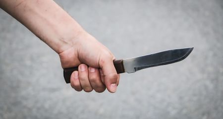 На Днепропетровщине за решетку отправили мужчину, который с помощью ножа разрешил конфликт со знакомым