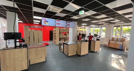 В Днепре клиентку закрыли в отделении почты во время тревоги: в компании отреагировали (ВИДЕО)