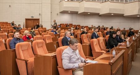 Кредит ЕБРР, запрет на громкие звуки и деньги на ремонты: что решали на сессии горсовета Днепра