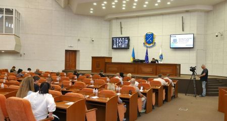 Вартість харчування у дитсадках і "червоне світло" для самокатів: що вирішували на черговій сесії міськради Дніпра