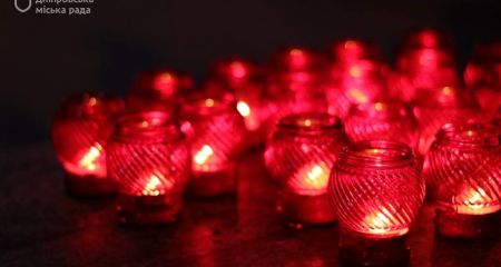 Музыка и огоньки лампадок: в Днепре почтили павших героев (ФОТО)
