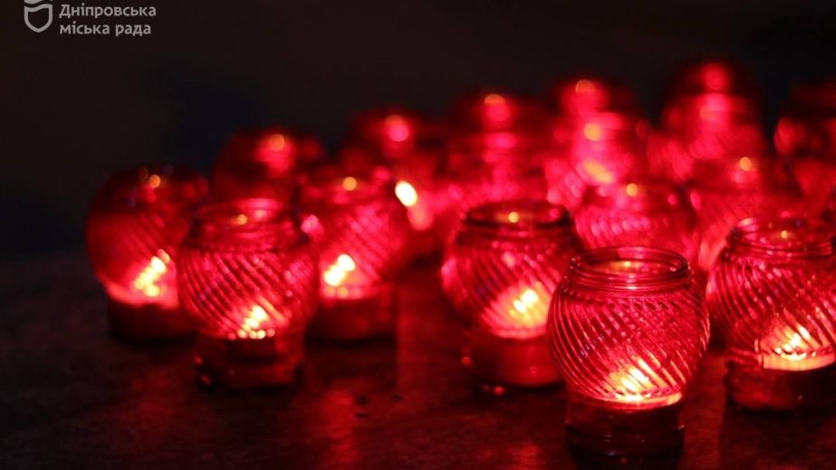 Музика та вогники лампадок: у Дніпрі вшанували полеглих героїв (ФОТО)