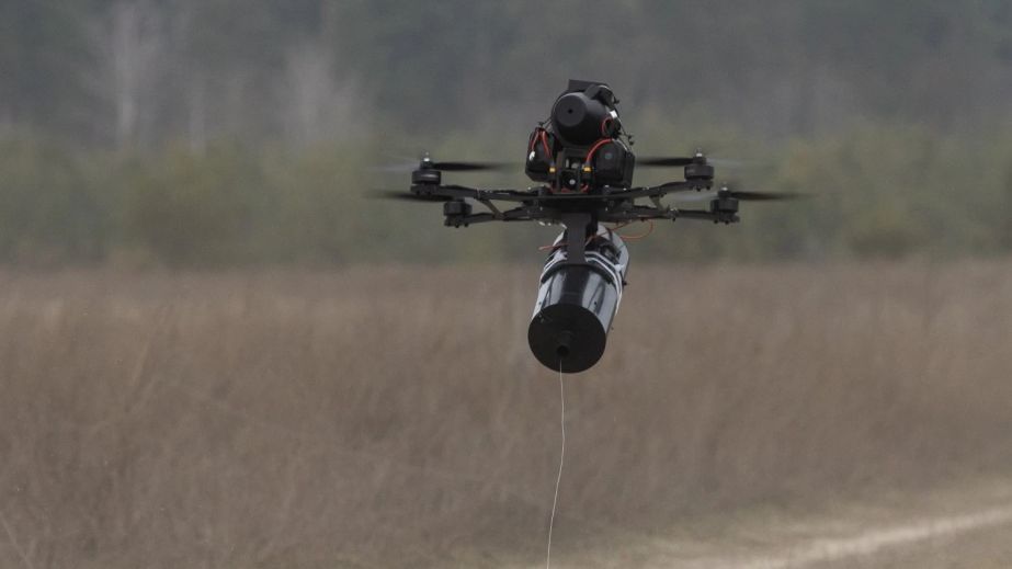 Людей просят не выходить из дома: оккупанты массированно атакуют FPV-дронами населенный пункт на Днепропетровщине