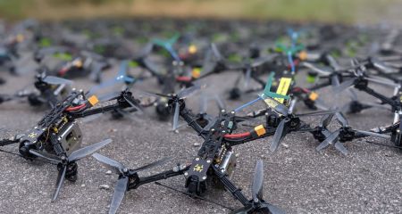 В Никополе вражеский дрон упал посреди дороги и не взорвался (ФОТО)