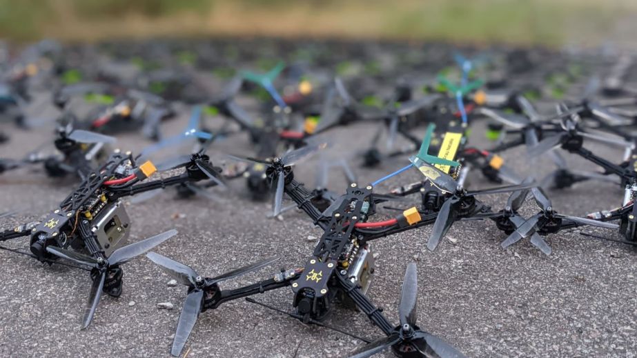 В Никополе вражеский дрон упал посреди дороги и не взорвался (ФОТО)