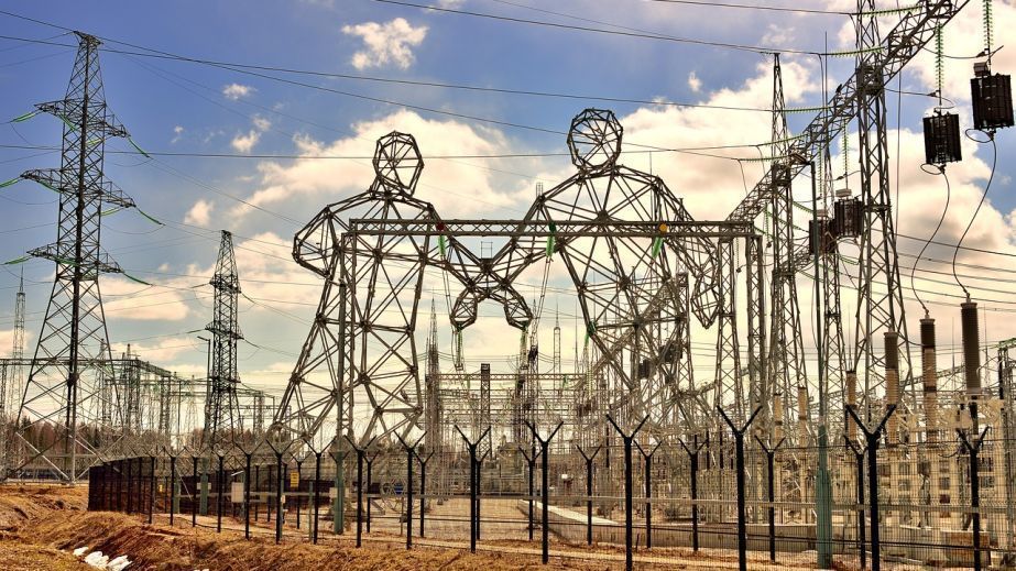 Чому на Дніпропетровщині останніми днями так надовго відключають електрику: коментарі фахівців