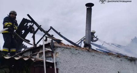 В Днепре горел дом в Новокодакском районе