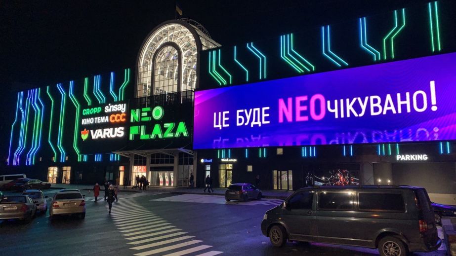 На парковке ТРЦ Neo Plaza в Днепре проходит задержание (ВИДЕО)