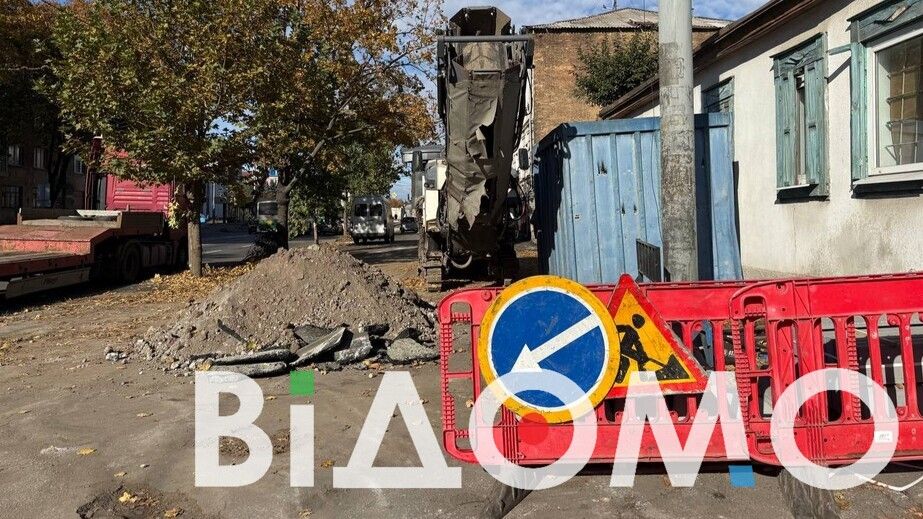 У Дніпрі на проспекті Нігояна рятують дорогу від калюж (ФОТО)