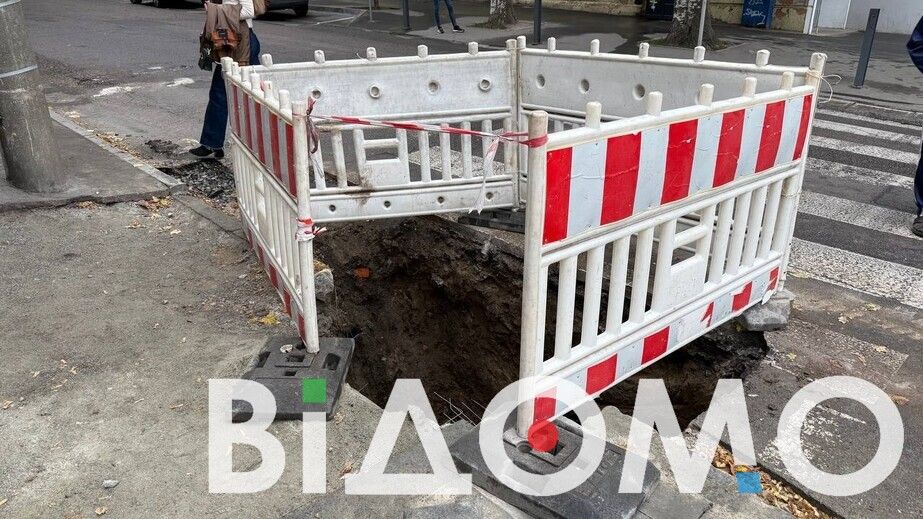Знову небезпечна провалина: у центрі Дніпра утворилася велика вирва (ФОТО, ВІДЕО)