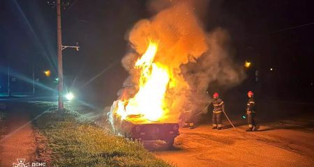 В ночь на 12 апреля в Кривом Роге горел автомобиль
