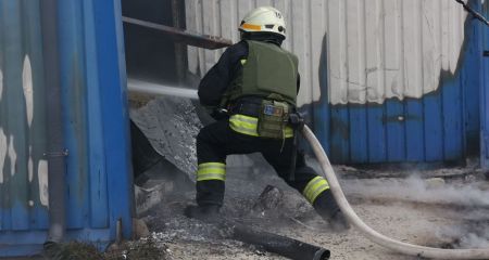 Під Дніпром загасили пожежі, які виникли після ракетного удару 18 квітня