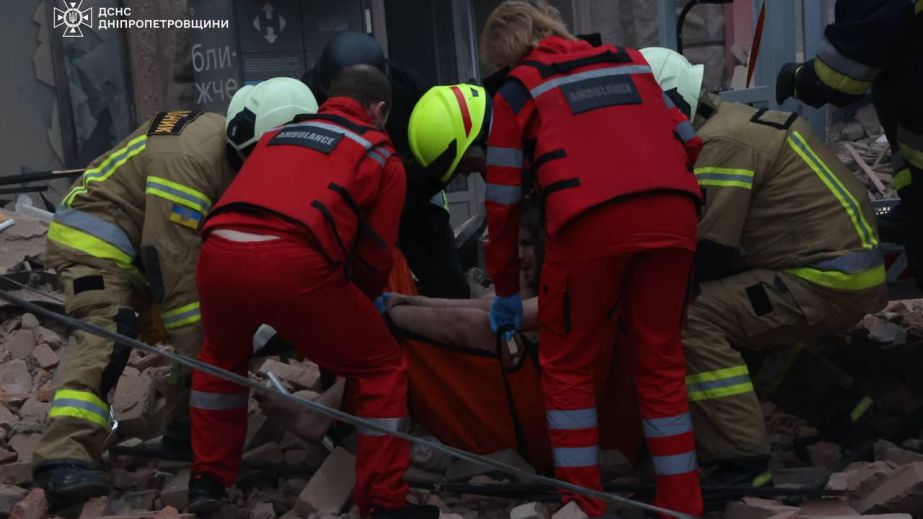 Медики Дніпра розповіли, в якому стані перебувають постраждалі від ракетного удару