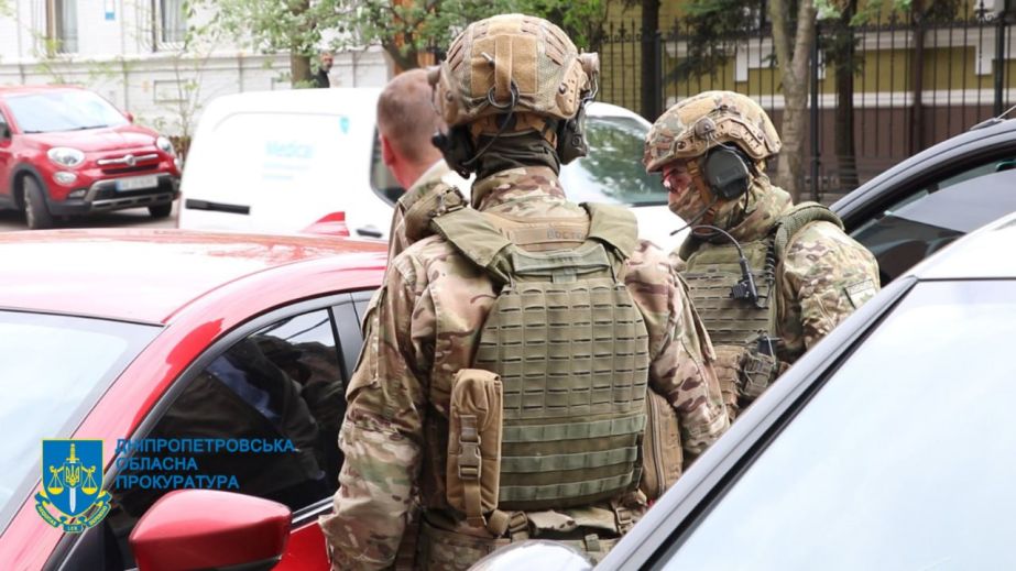 На Днепропетровщине задержаны двое мужчин, которые за 16 тысяч долларов помогали уклонистам