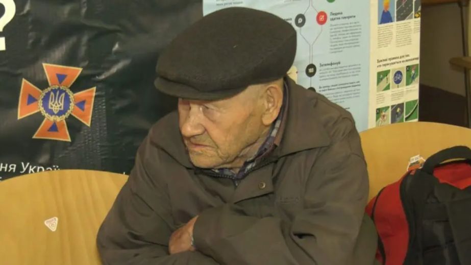 Дедушку, который пешком выбрался из оккупации, приютили в Днепре (ВИДЕО)