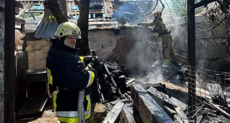 В Кривом Роге горела застройка на территории частного домовладения