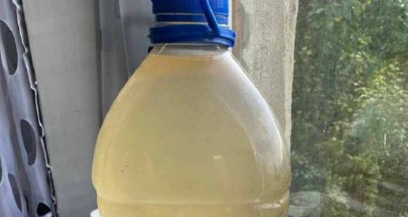 На Криворіжжі мешканцям селища доставили привізну воду кольору квасу