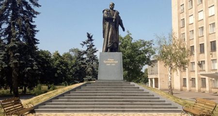 На Днепропетровщине осудили вандала, который осквернил памятник за деньги
